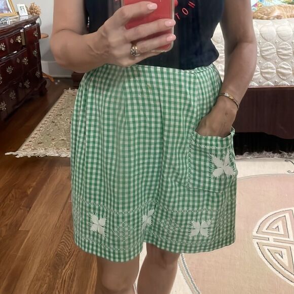 Sweet Vtg green & white checked apron with crochet hem - Picture 7 of 7